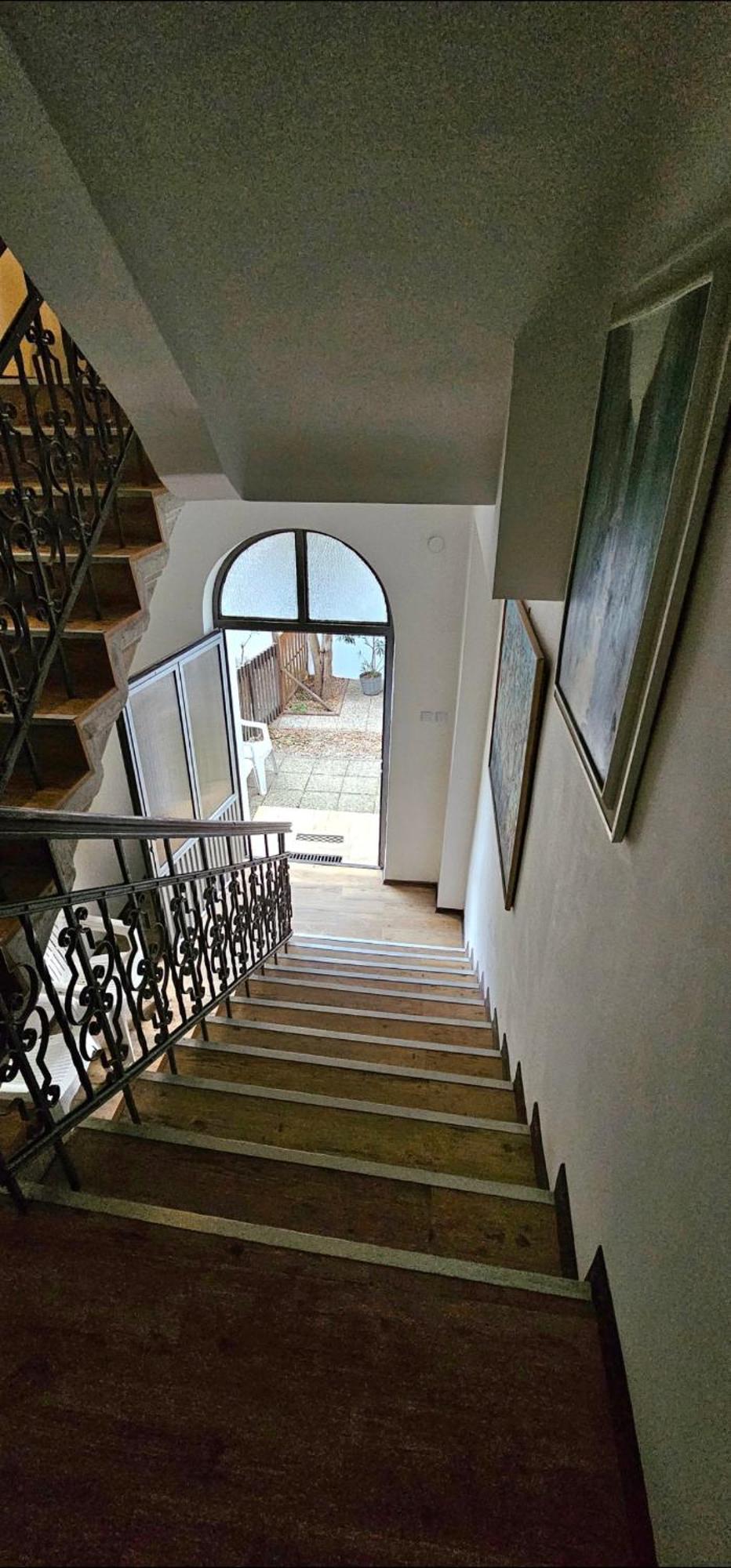 Apartment Artist *