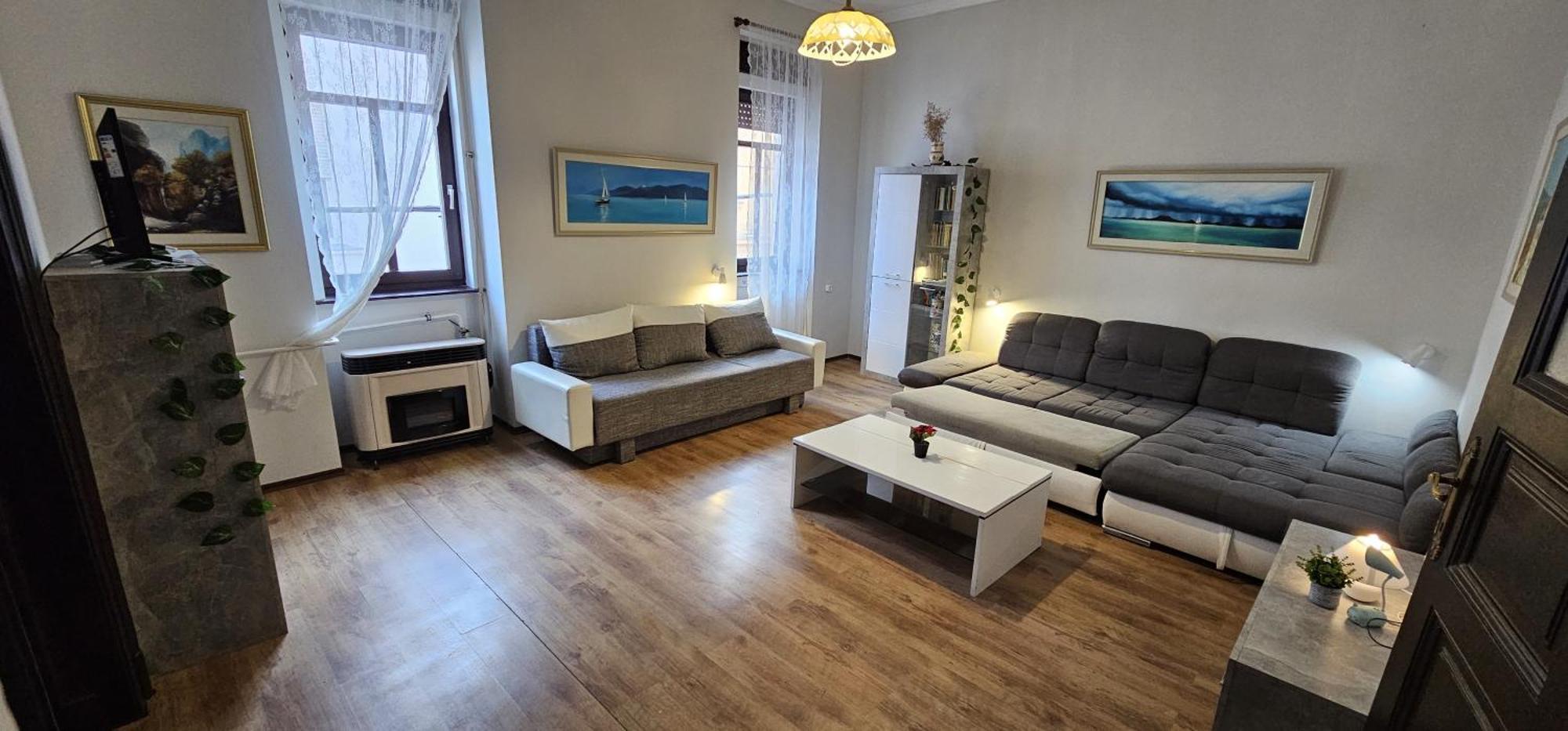 Artist Apartment *